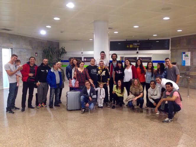 Valery Yanchi fue recibido en el aeropuerto por un grupo de seguidores y amigos.amigos que se desplazaron