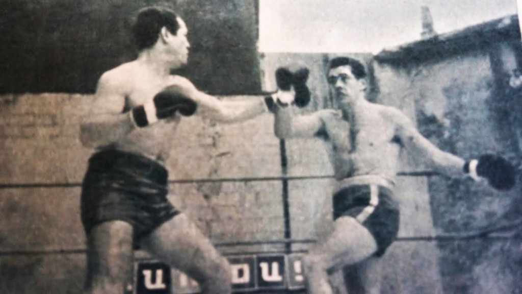 FRED GALIANA obtuvo títulos de España en diferentes pesos. Esta foto de la revista BOXEO corresponde a su victoria por abandono de Romaniega por el entorchado welter. colección boxeodemedianoche.