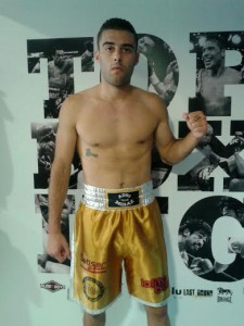 El gran pegador Adrián " El Cazador " Miraz, será uno de los púgiles que intervendrá en la velada del Frontón.