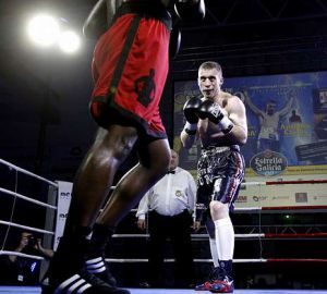 Alberto " El Piña " Piñeiro, imbatido pupilo del PlanasBox apadrinado por el empresario Roberto López, protagonizará el combate estelar de la velada santiaguesa.