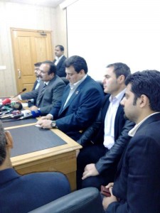 Jose Sulaiman y Luciano Planas, flanqueados por el ministro de deportes y el gobernador Peshawar.