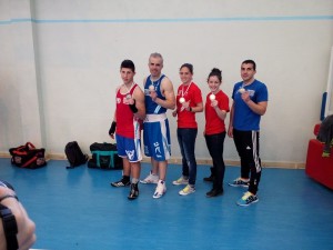 Javi Fernandez, Juan Rey, Lorea Murgoitio, Rocio Suarez y Santiago con sus respectivas medallas.