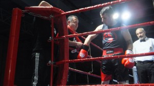 Josito recibe las instrucciones de Miki Sánchez que le llevaron a la victoria. foto Carlos