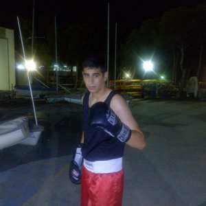 El jovencísimo púgil del club Caneiros Iago Fernández tratará de conseguir una nueva medalla de Oro.