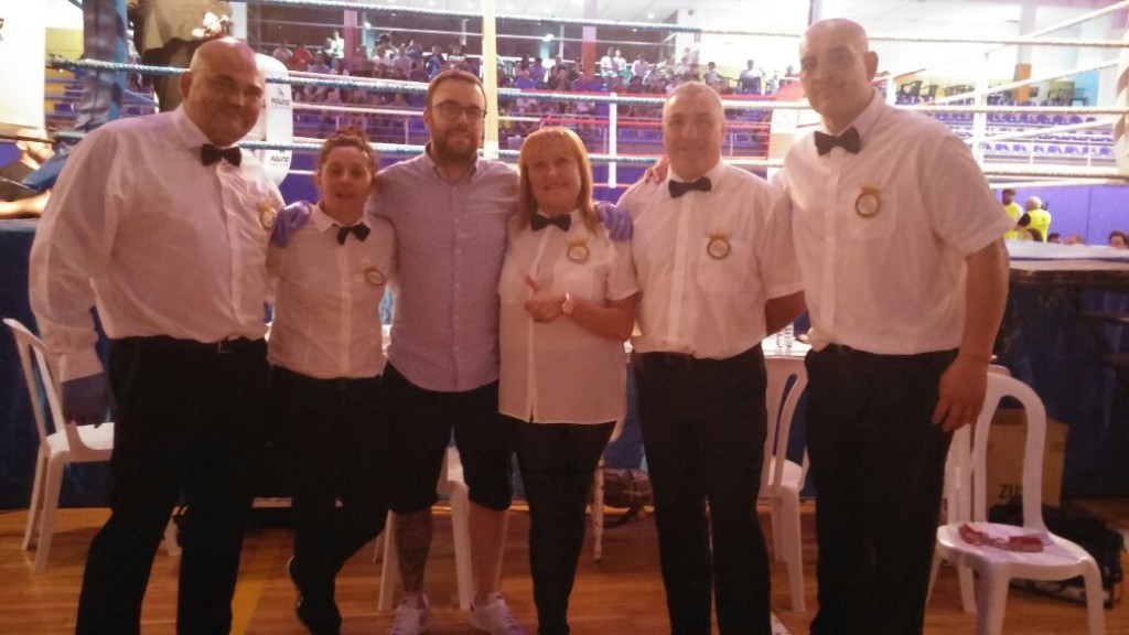 Foto de una terna arbitral impensable hace poco.Quien iba a imaginar arbitros femeninos en un corporativismo masculino. foto web.