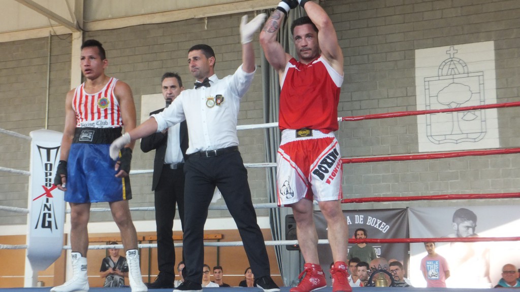 Brian Araníbar (izda) y Diego Couceiro (dcha) estarán el dia 4 en Coruña. El púgil del Club Cidade de Lugo en un emocionante combate frenta a Adrian Miraz. 