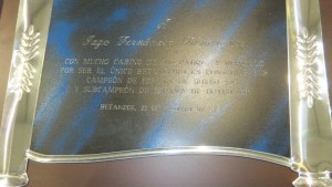 Detalle del trofeo entregado a Iago Fernández.