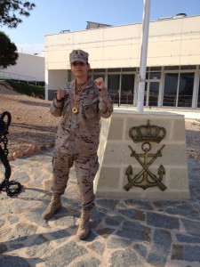 La figura mundial del boxeo femenino Judith Barbosa en otra faceta de su vida, soldado profesional. foto cortesía facebook Judith.