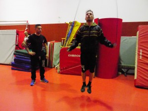 Eloy Figueira entabla su preparación física bajo la tutela de Pablo Castelo. foto cortesía Ludus Box