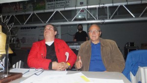 El presidente de la FGB Manuel Planas Otero ( izd. ) con Carlos Mateo. foto boxeodemedianoche.
