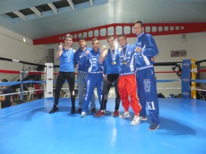 El gimnasio de Maun Miguez acaparó 4 Oros y una Plata en los Gallegos de Savate 2015. f bm