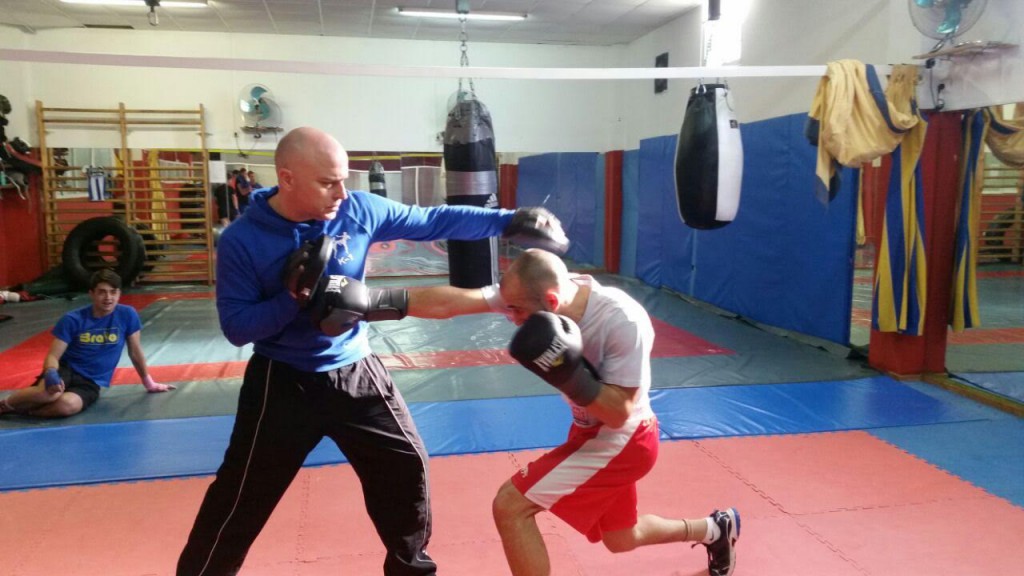 Juan J. Pardo puliendo movimientos técnicos de su alumno Pablo Nuñez. foto J,J, Pardo