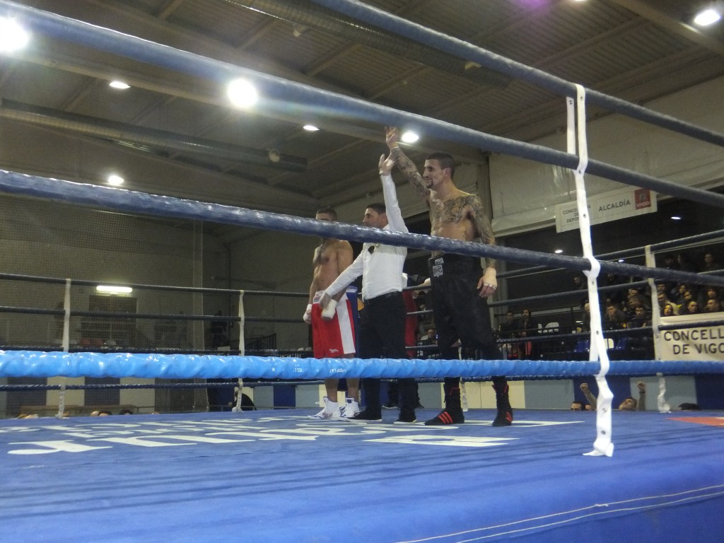 AVELINO " EL GUERRERO " VÁZQUEZ consiguió en Bouzaas su segunda victoria ante Jose Luis franco.