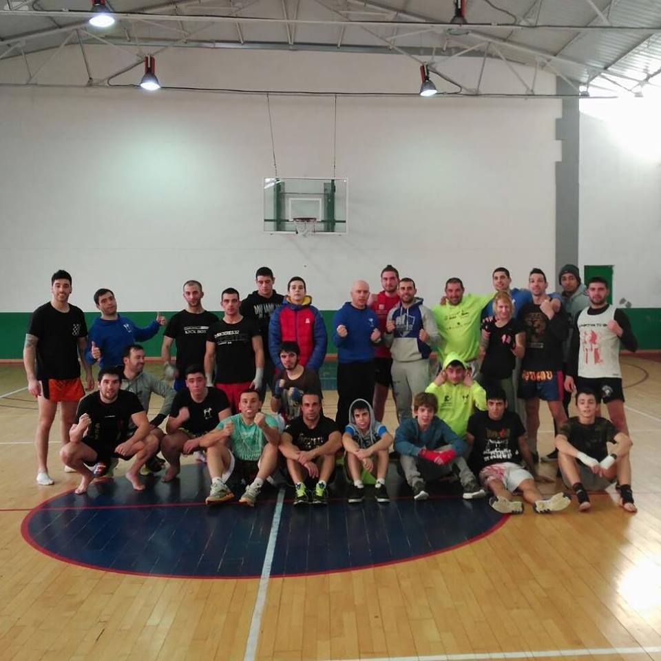 ASISTENTES AL SEMINARIO DE BOXEO , KICKBOXING Y K1 CELEBRADO EN VALDEORRAS. FOTO WEB CLUB KICKBOXIN VALDEORRAS.