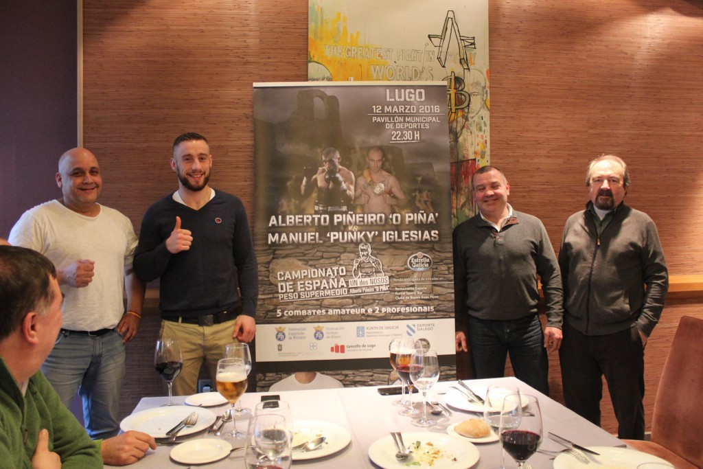 ALBERTO PIÑEIRO y su entrenador MIKI SÁNCHEZ en la presentación de su anterior combate por el título de España , en el restaurante España de Lugo.