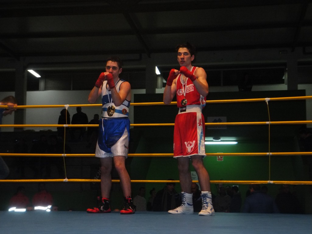 La reedicción del combate por la final de categoría joven entre ANTONIO MUÑIZ y JONATHAN RODRIGUEZ, abrirá el telón del acto final representativo de la fiesta del BOXEO GALLEGO.