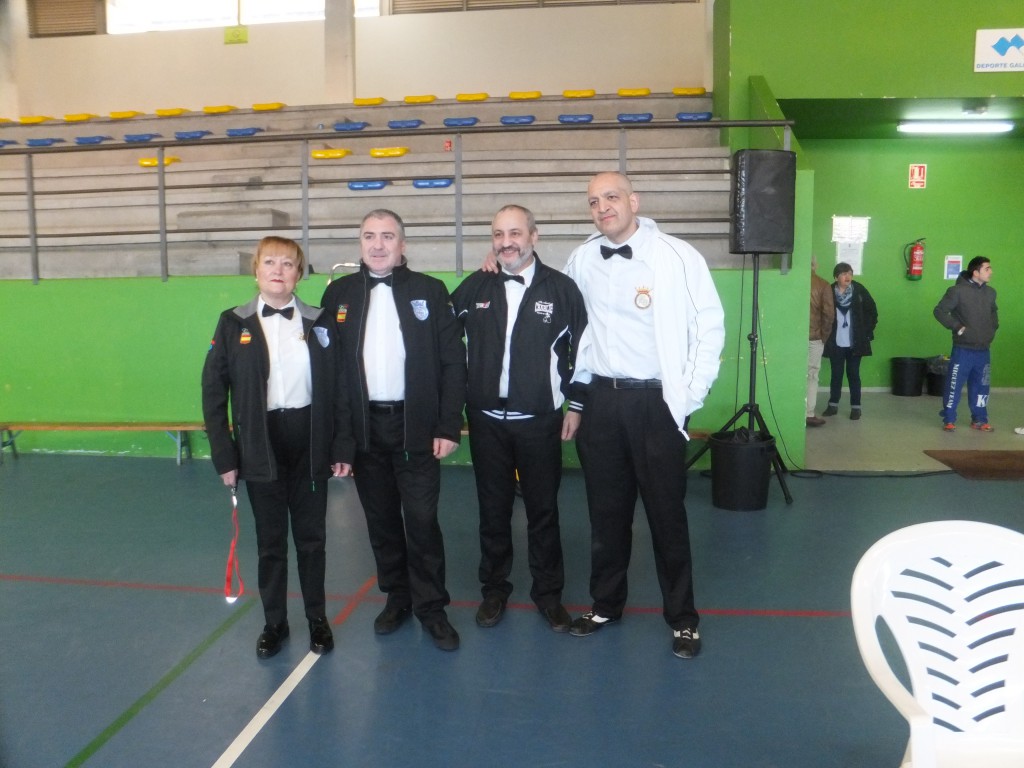 Los colegiados gallegos Alicia Lopez, J. Ramón Fernández, Javier Vazquez y Jose Manuel Vilas, formaron la tern arbitral en Padrón