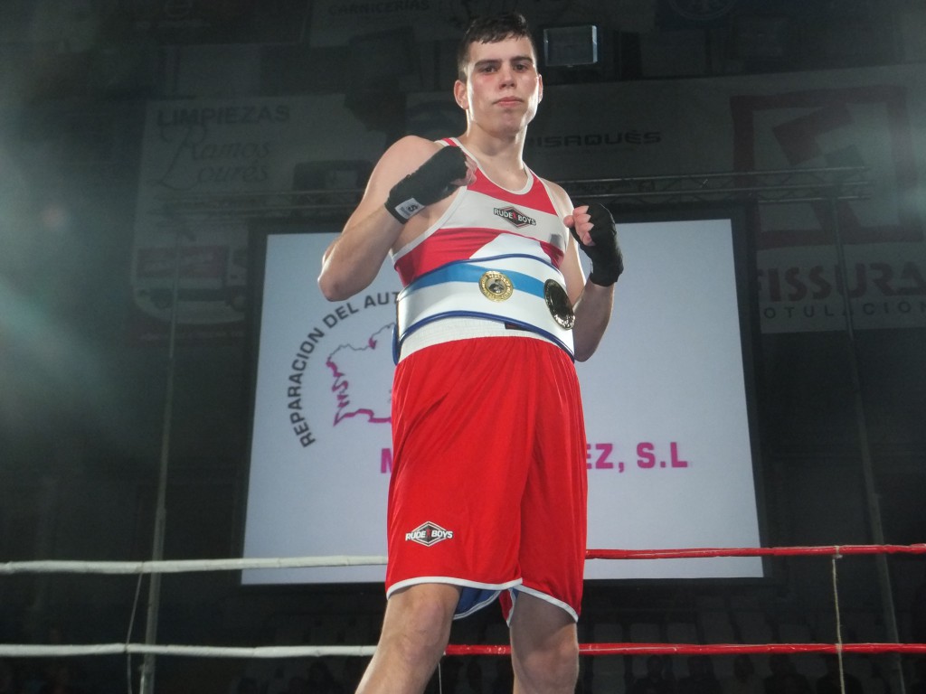 OLMO DE PAZ flamante Campeón de Galicia en Boxeo competirá por el mismo entorchado en Savate.