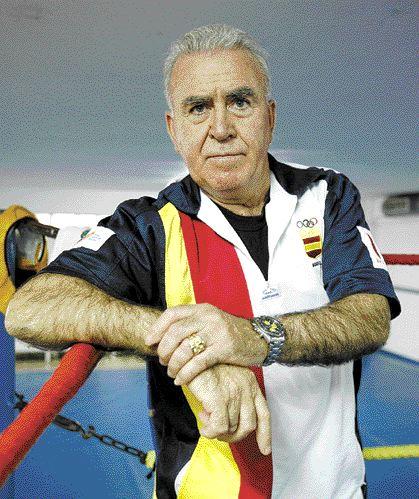 Los pupilos del decano del boxeo gallego, alcanzaron un pleno en la primera jornada de los Campeonatos Promesas en Boiro. foto Saudade.
