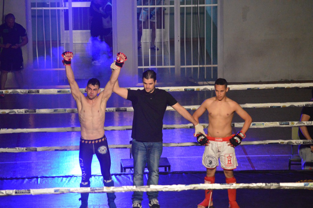 Gran triunfo de JAVIER CARRIBA ante TROYANO GARCÍA. foto Juan Barral.