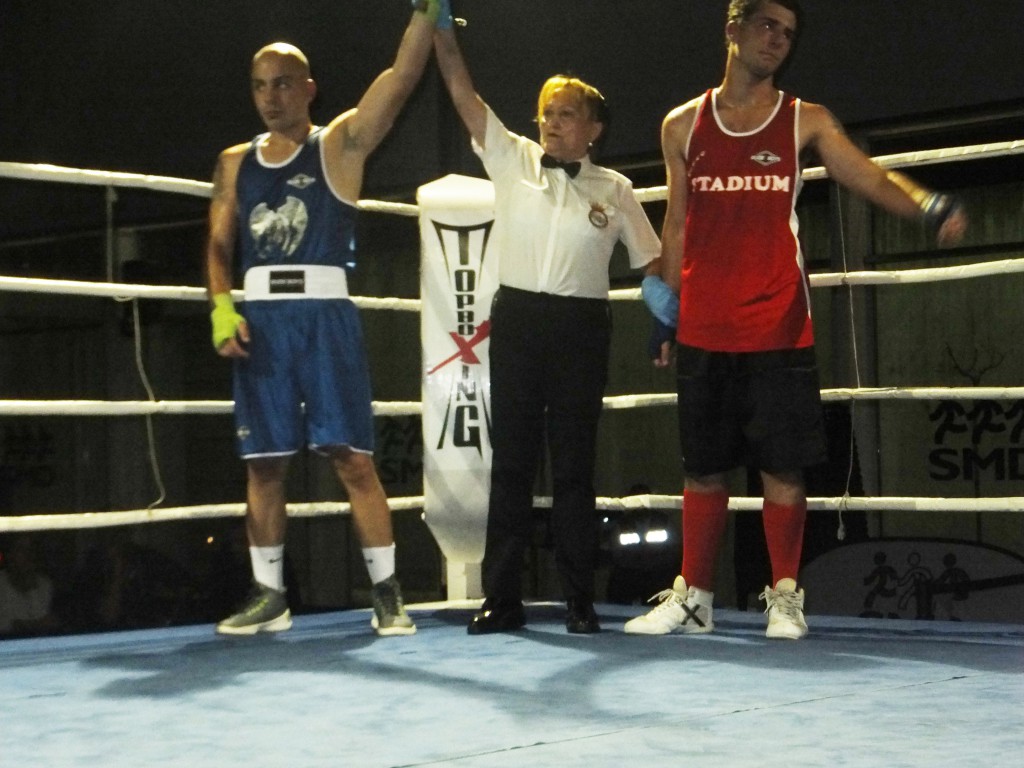 La pionera nacional ALICIA LÓPEZ ÁLVAREZ en un combate reciente.