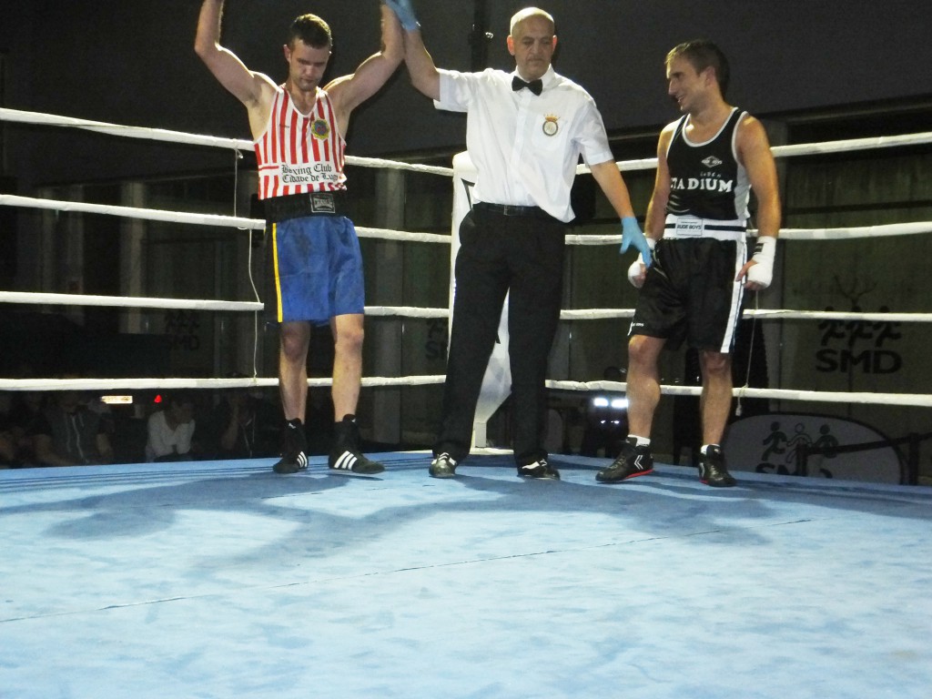 Carlos Bao volvió a imponerse en el combate de revancha frente a Rubén Paulos.