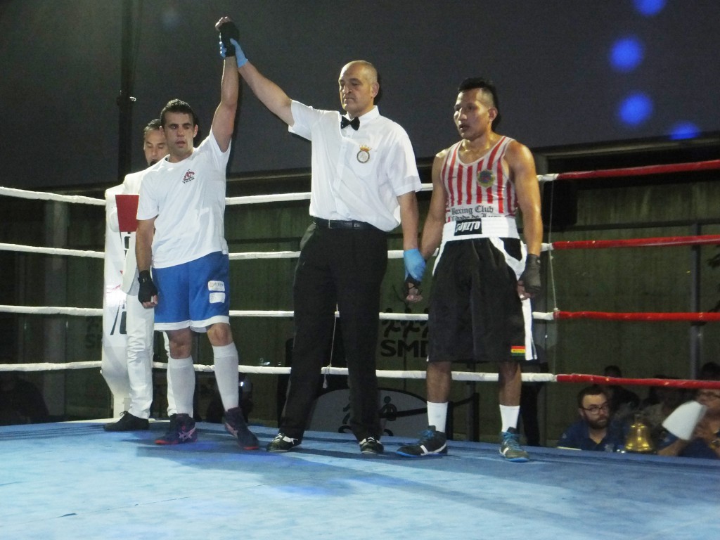 Aarón González se impuso en un excelente combate al bravo Brian Aranibar.