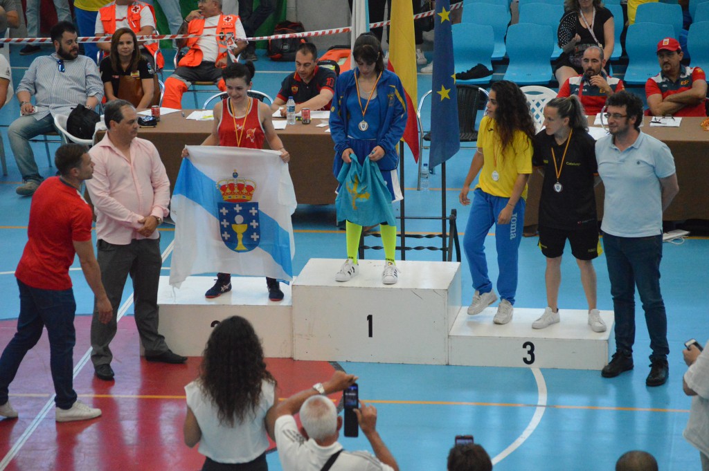 ROCÍO SUÁREZ GION, portando la bandera Gallega es la actual subcampeona de España. foto Juan Barral