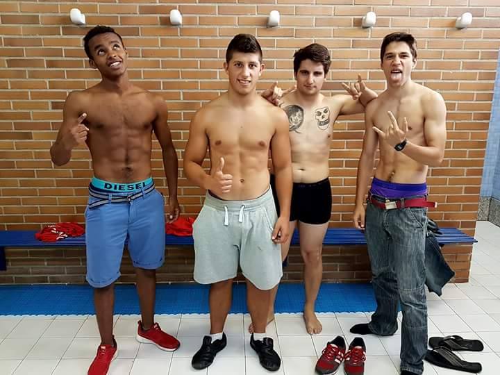 YDNE SUBIÑAS con algunos compañeros del Rebouras Team en la última velada en el Gimnasio Lanzalía.