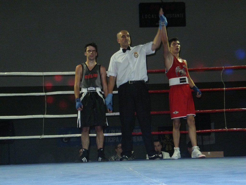 GENARO GALLO del Ludus Box se impuso a Iago Suárez del Boxing Padrón.