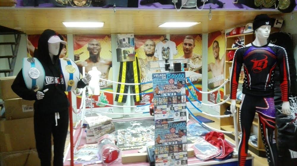 Carteles promocionales del la vela del Barrio de las Flores, en TopBoxing