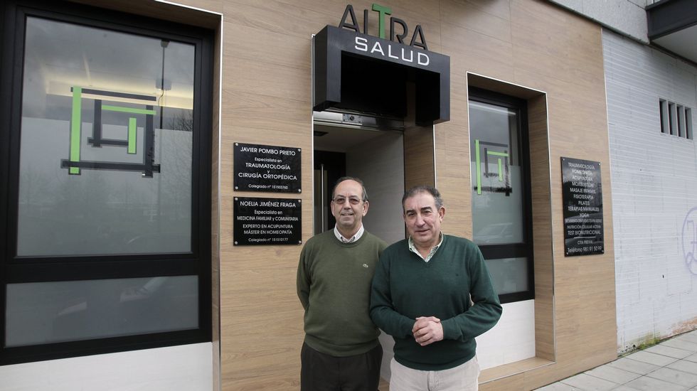 La pionera labor de los prestigiosos especialistas médicos ANTELO YEBRA y POMBO PRIETO, discurre, ya, por el VII Congreso. foto La Voz de Galicia.