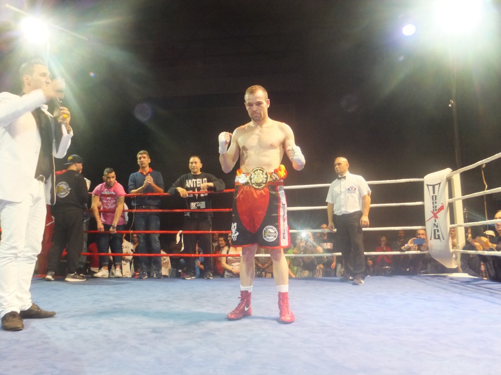 El hambre de gloria y el afán campeón de JOSÉ RAMÓN MIRAS LAGO le llevaron a alcanzar un nuevo hito en el boxeo gallego. 