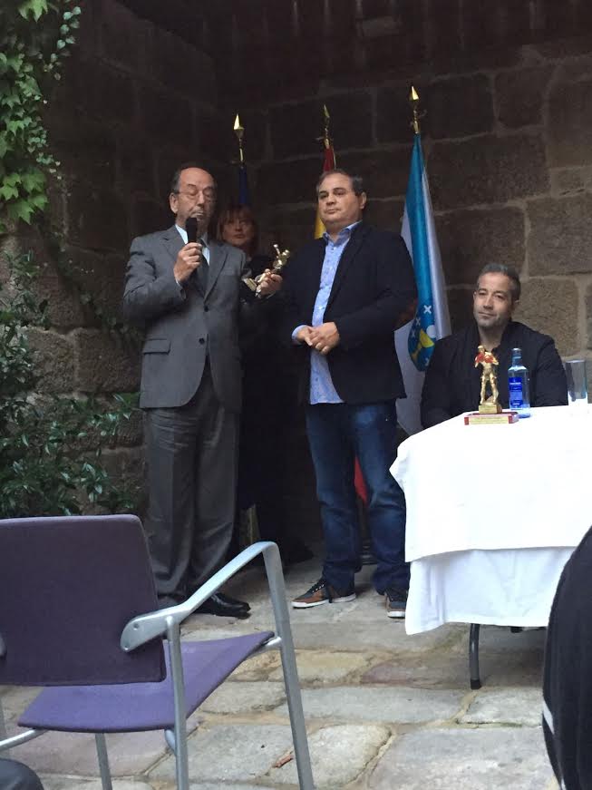 El prestigioso Traumatólogo y Especialista en Medicina Deportiva ha sido galardonado como mejor médico de Ring 2015. Miembro cofundador de AGAMEDE e impulsor de los Congresos de Médicos de Ring, forma parte del cuadro médico de la FGB.