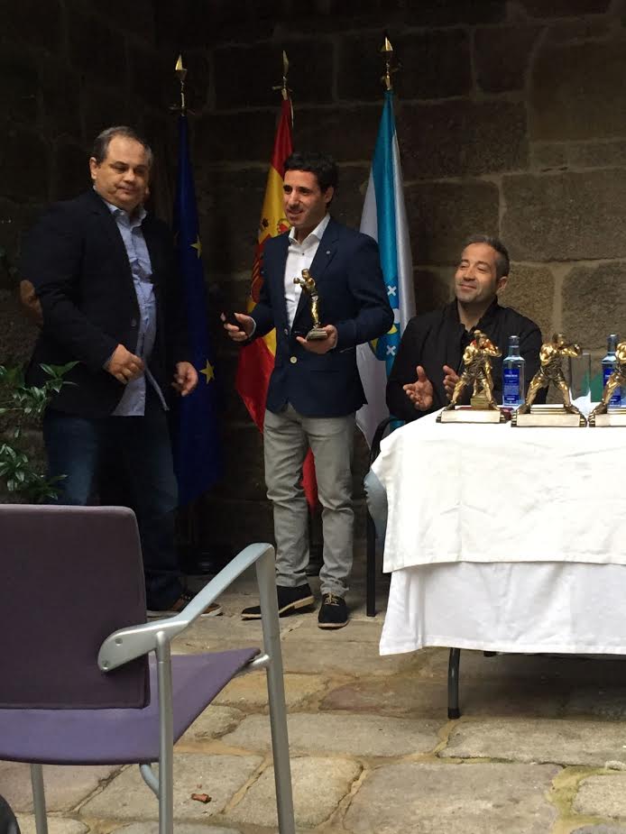 TOÑO ALFARO redactor del diario La Región de Orense fue nimibado mejor redactor deportivo de boxeo 2015. E. S.