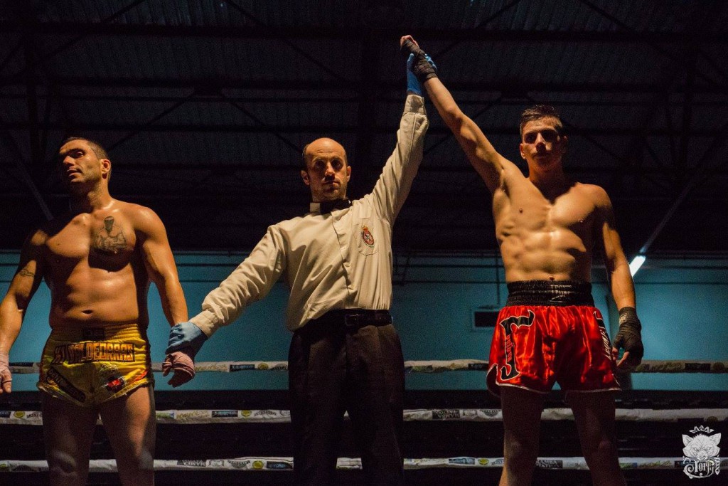 OLMO " ROCKY " DE PAZ se impuso a JAVIER CARRIBA. Foto LOLO LÓPEZ.