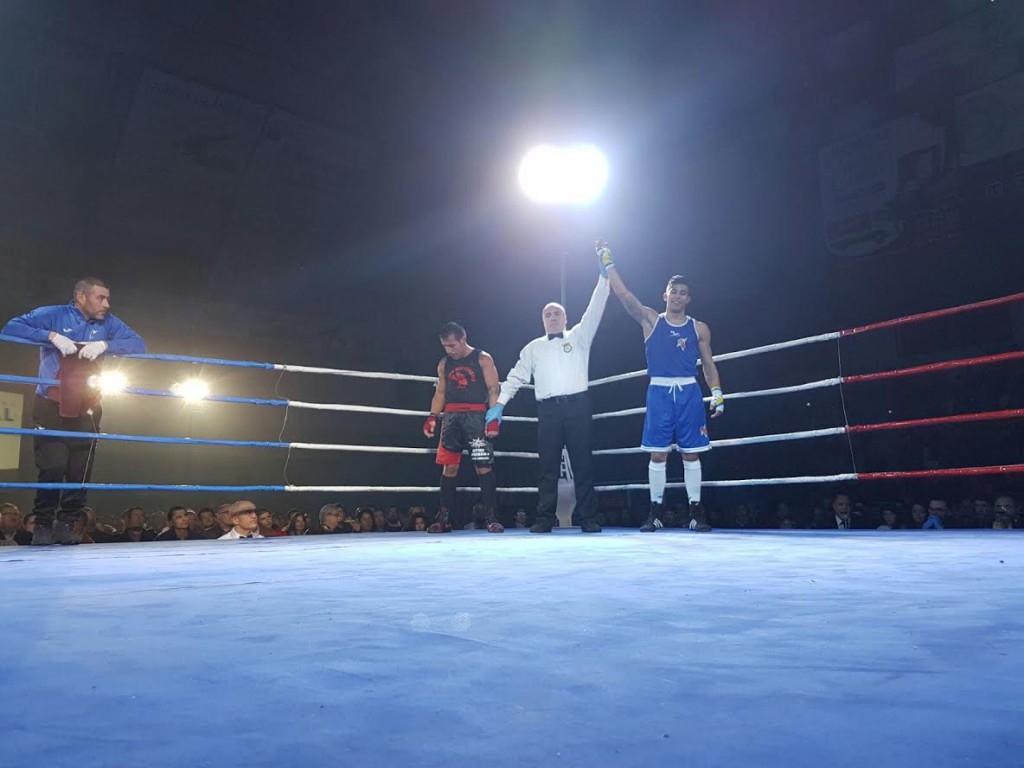 Adrian Fumero impidió que Josito Fernandez dedicara el triunfo a sus incondicionales. foto Alex Barral