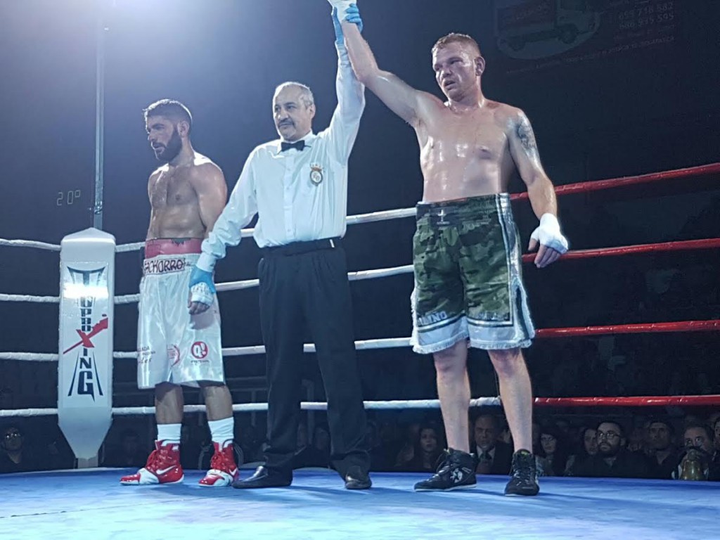 El tri-campeón nacional Jesús Ferreiro " Cachorro " en una imagen de su último combate. foto boxeodemedianoche