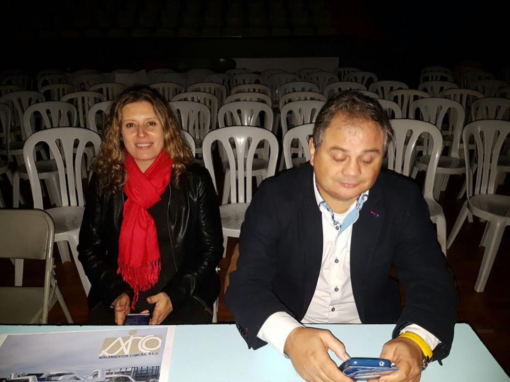 Como no podía ser menos, el gran evento contó con la presencia y supervisión de la Federación Gallega de Boxeo. En los prolegómenos de la velada se hizo esta instantánea de la vicepresidenta Montse Pérez y del presidente Manuel Planas. A.B.