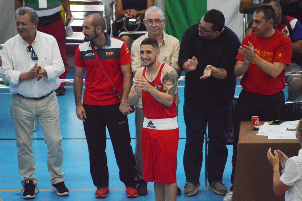 Los dos candidatos a las elecciones de la FEB Antonio Martin y Felipe Martínez (1º y 2º izda ) en los últimos campeonatos nacionales disputados en La Coruña. Foto Juan Barral