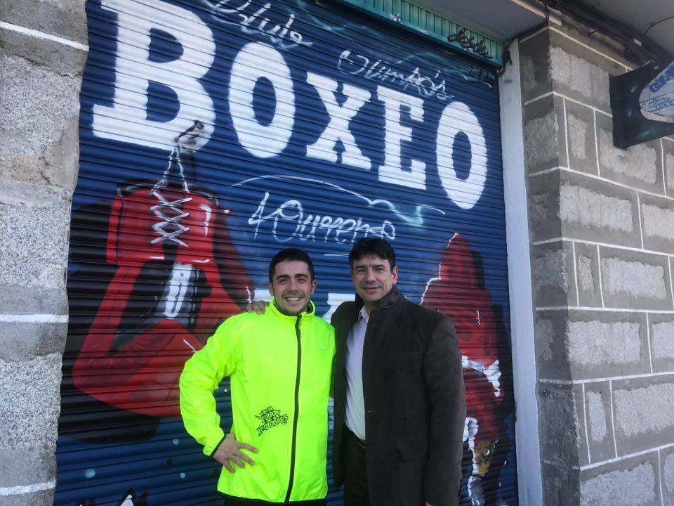Manu "Junior" Miguez será uno de los protagonistas en Marin. En la imagen con Manuel "Senior" Miguez en ela sede del Olimpos.