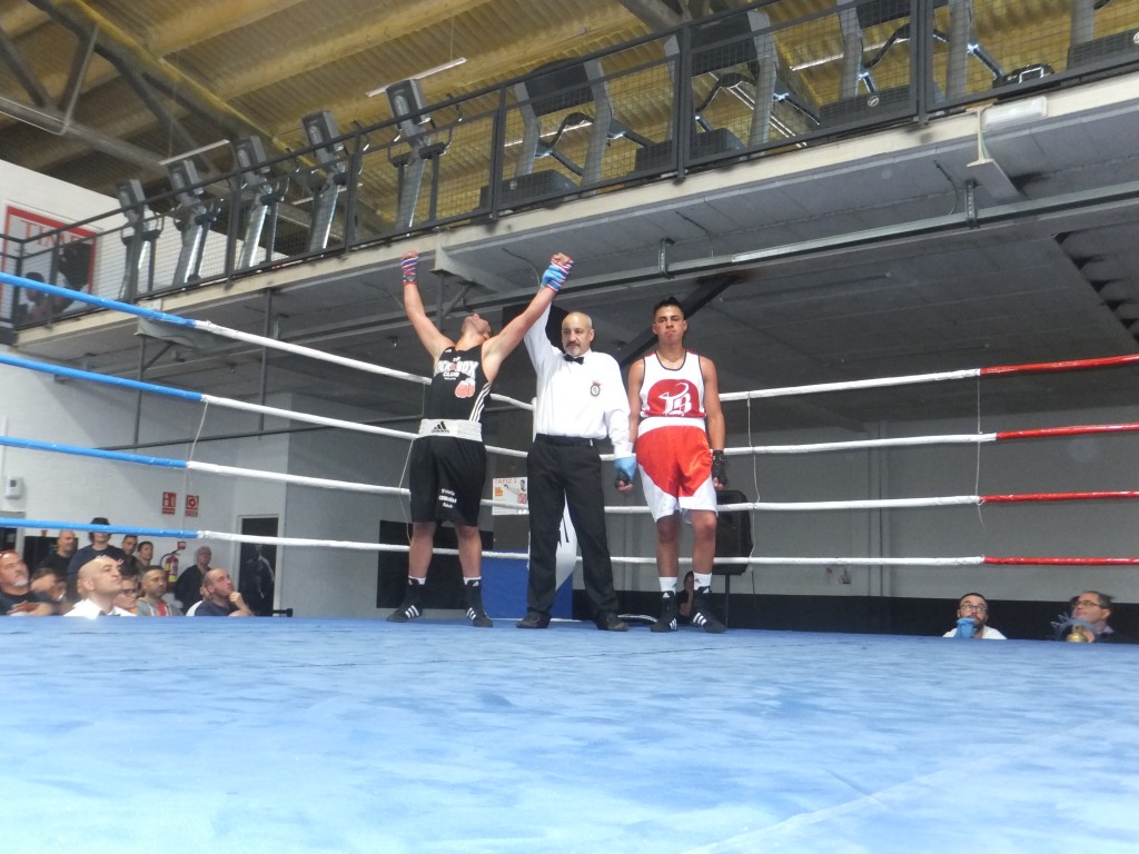 campeón Joven ante