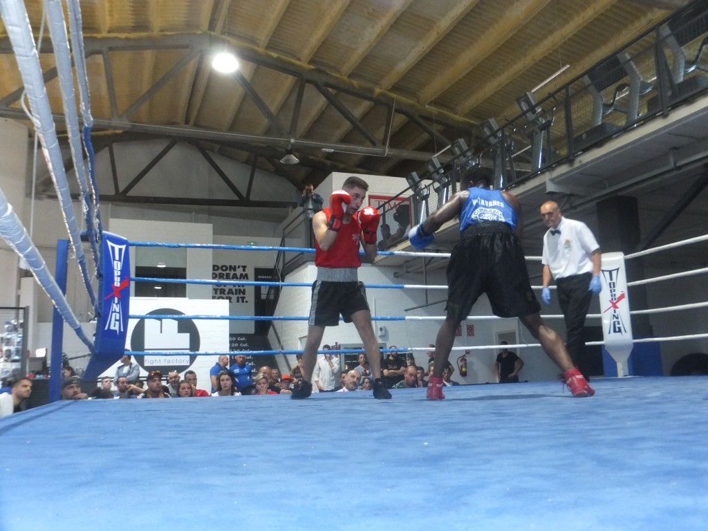 Gran combate entre Aref fahim y Wilson tavares, con victoria del púgil del V Box Orense