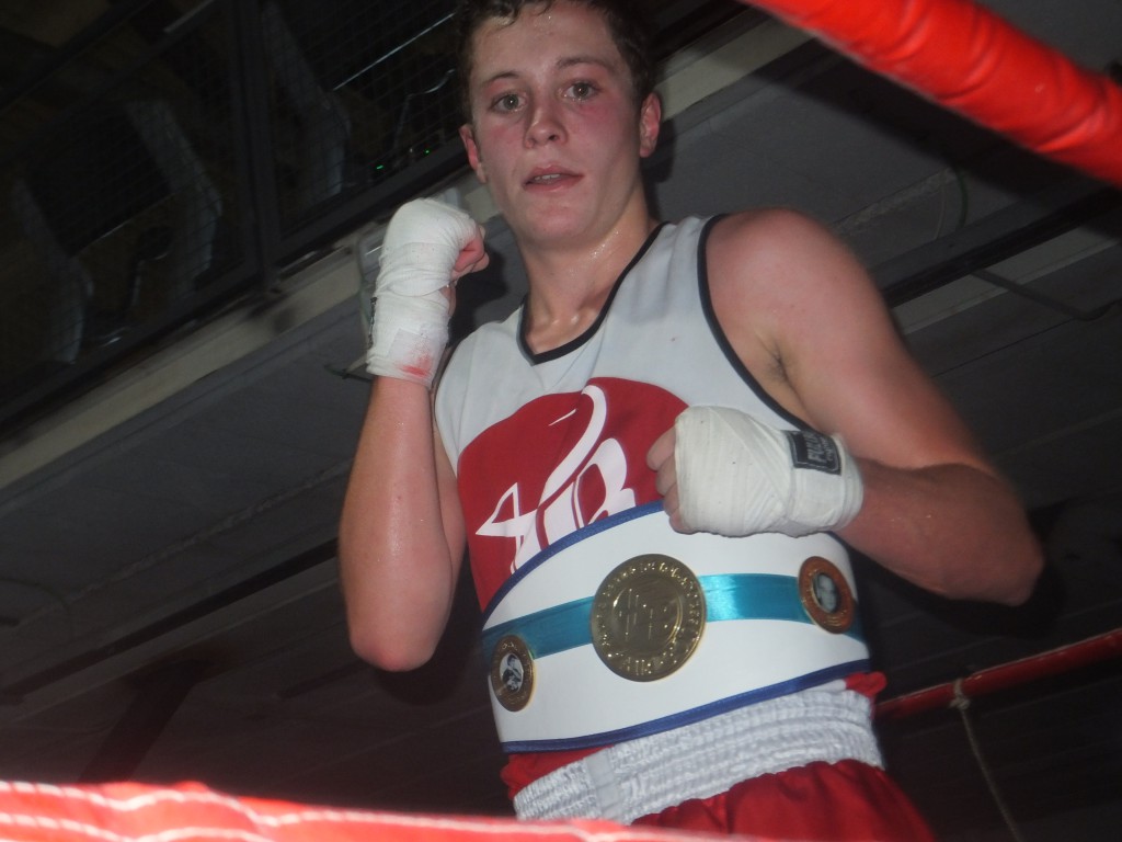 Ángel López Mayan Campeón de Galicia en categoría Joven forma parte de ese vivero de promesas boxísticas que forma la Escuela de Boxeo El Canario.