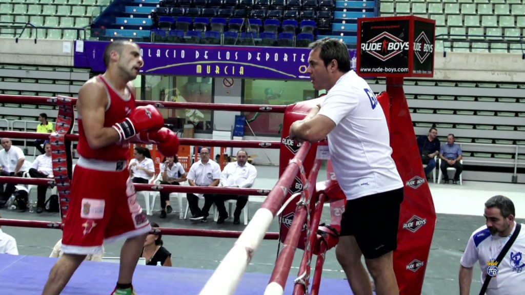 Rincón rojo con Aarón Gonzalez y esquina roja con Luciano Planas (arriba )y Manuel Dieguez ( abajo )