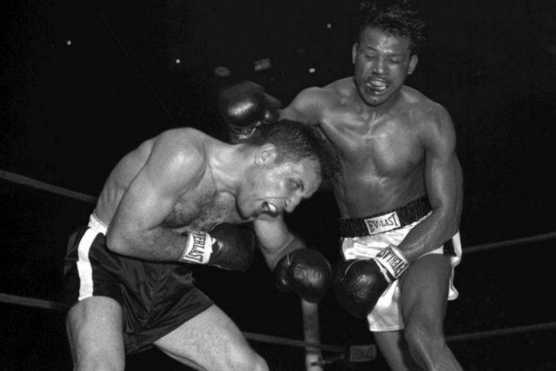 Jack La Motta y Ray Sugar se enfrentaron en 6 ocasiones. El italo americano sólo alcanzó el triunfo en una ocasión, a pesar de competir con hasta 7 kilos por encima del límite.