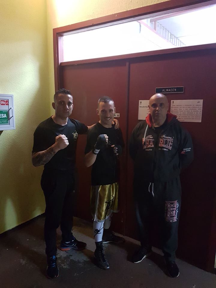 Carlos Vilariño, Eloy El Bengala y Pablo Castelo del Ludus Box Artabrum del barrio herculino de Las Flores, fueró protagonistas ayer en A Estrada. Cedida.