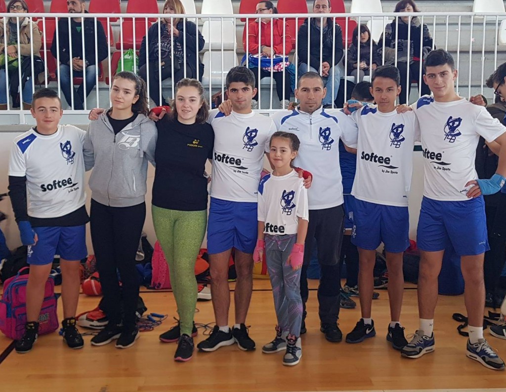 Grupo de algunos de los competidores de  las categorías base de la Escuela El Canario.