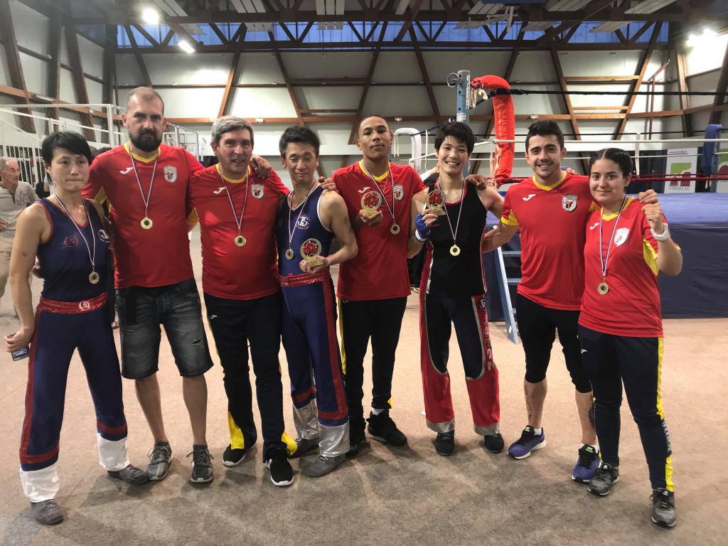 Componentes de la expedición gallega al Open de Savate en Francia. foto cedida