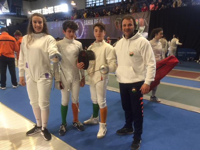 La Esgrima forma parte como disciplina asociada a Combatlon. En la imagen equipo de la Escuela Ayude que se desplazó a los campeonatos en Bahia